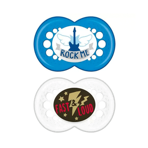 935257886---Kit-2-Chupetas-Rock-Limited-Edition-Azul-6m--C_-Estojo-MAM_0003_Layer-1 935257886---Kit-2-Chupetas-Rock-Limited-Edition-Azul-6m--C_-Estojo-MAM_0003_Layer-1