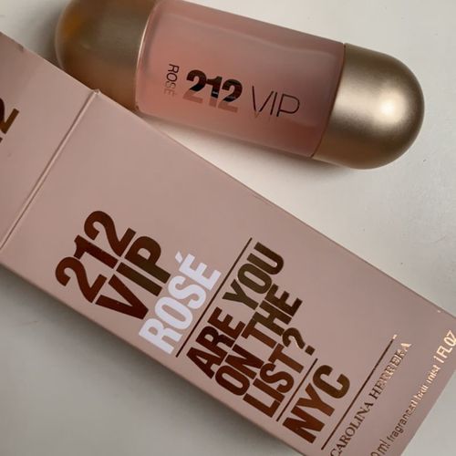 Carolina Herrera 212 Vip Rose Hair Mist Perfume para os cabelos 30ml Importado 30ml Incolor